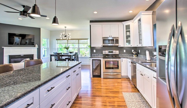 Waveland Abode w/Patio, Walk to Beach!