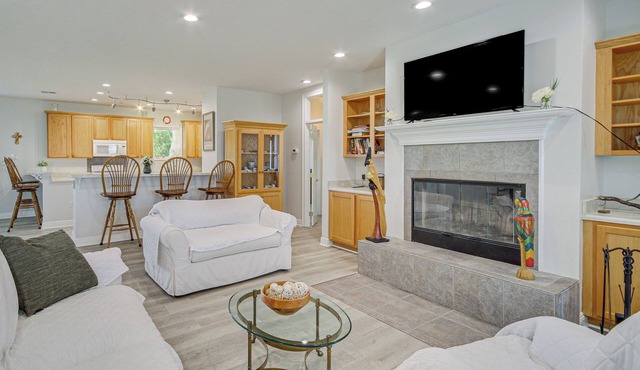 Waveland Vacation Rental - Walk to the Beach!