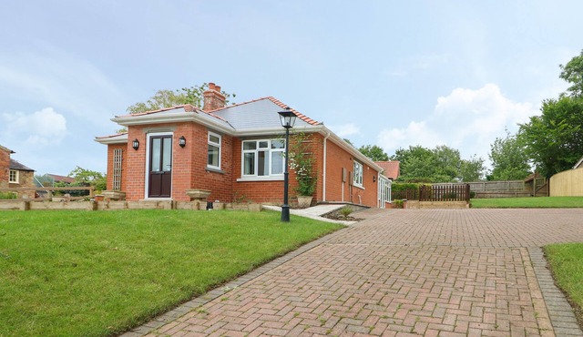 WAVERLEY, family friendly, country holiday cottage in Spilsby