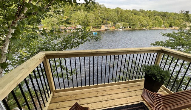 Waverley Guest House - a few feet from the lake!