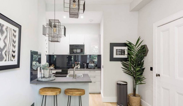 Waverley Park · High-End Apartment in Georgian Building by Holyrood Park