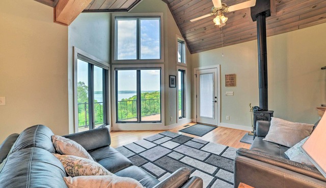 Waverly Home w/ Hot Tub ~ 1 Mi to Lake Access!