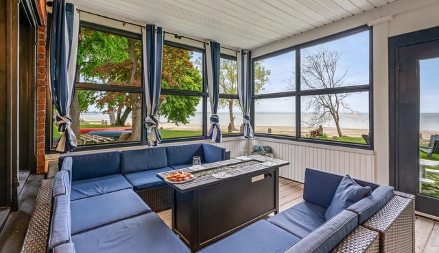 Waverly Place Beach House in the heart of Fort Erie with Private Lakefront Beach