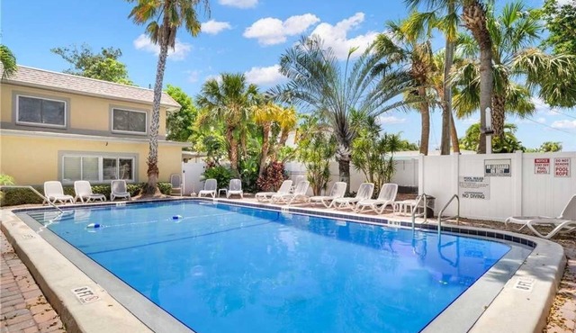 Waves 17 | Community Pool, Close to Beach Access + Activities!