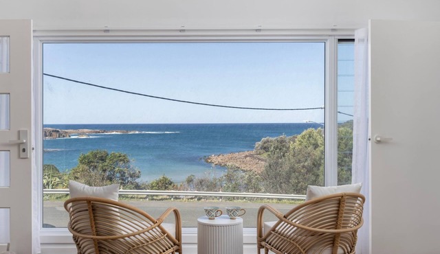 Waves at Boat Harbour, 65 Kingsley Dr - stunning house, fantastic waterviews and dog friendly