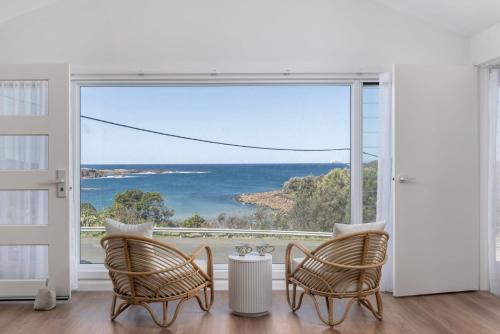 Waves at Boat Harbour, 65 Kingsley Dr - stunning house, fantastic waterviews and dog friendly