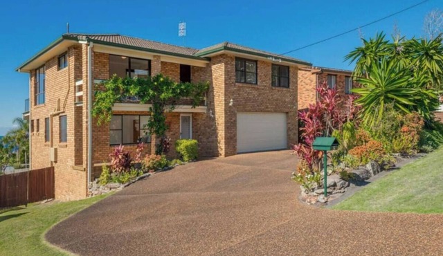 Waves @ Caves - spectacular ocean views