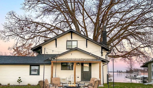 Wawasee Lake Channel Cottage