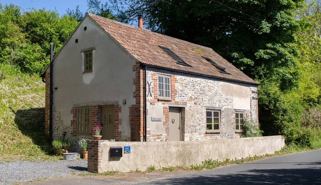 WAY'S FORGE, pet friendly, with a garden in Piddlehinton