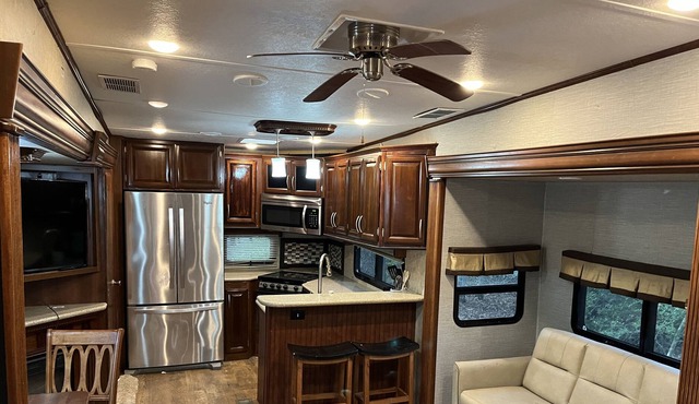 Way, way off the grid in a Lux RV 25 minutes from Austin