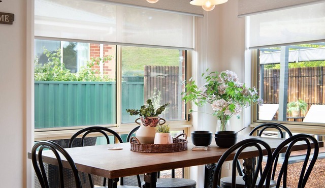 Wayfarer Cottage-walk to town, pet friendly