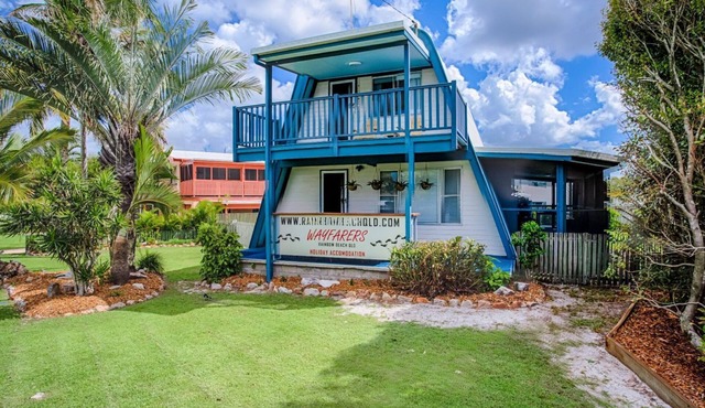 Wayfarers Beachouse - Rainbow Beach. Everything you need, just metres to the beach. Pets welcome