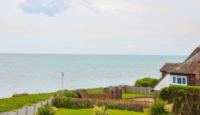 WAYFARERS REST Amazing sea view! Private estate on seafront.