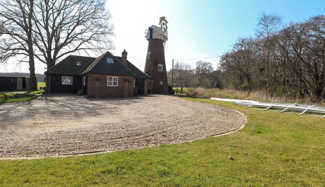 WAYFORD MILL, family friendly, character holiday cottage in Wayford