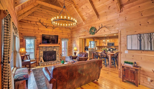 Waynesville Escape - Mtn Cabin Above the Clouds!