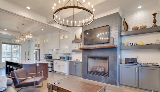 Waynesville House: Fire Pit + Mountain Views!