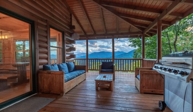 Waynesville Mtn Cabin-scenic Views Relaxing Hottub