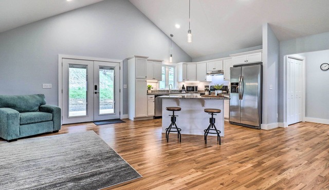 Waynesville Smart Cabin w/Hot Tub & Views!