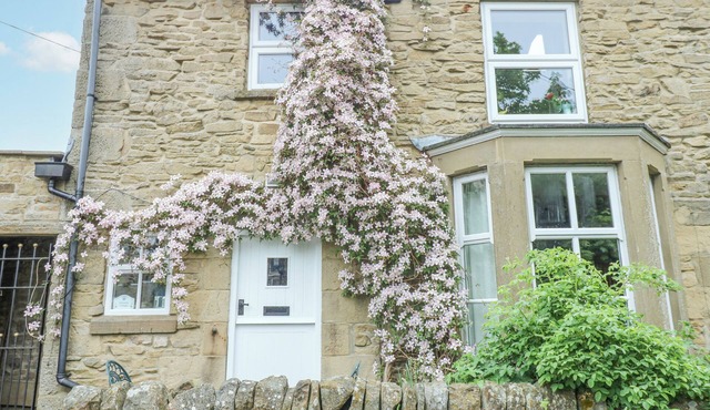 WAYSIDE COTTAGE, character holiday cottage in Edmundbyers