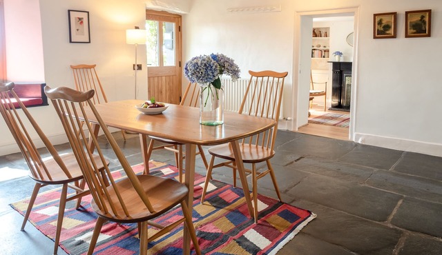 Wayside Cottage - with Mountain View