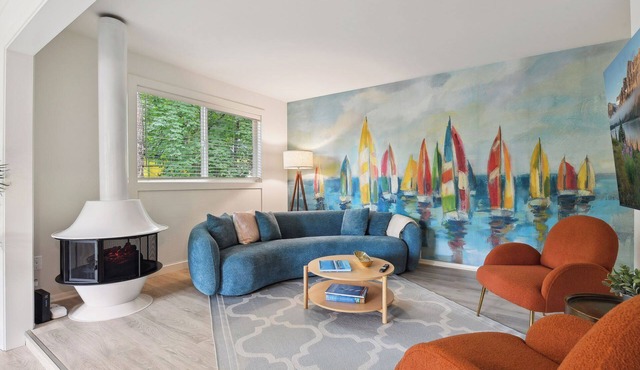 Wayzata Colorful Home w/Office!