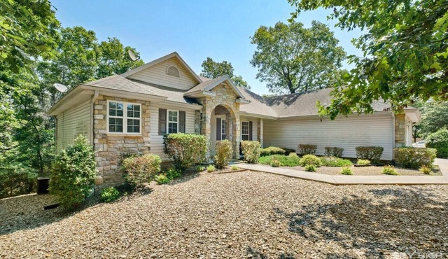 WE 3 KINGS near golf, trails, lakes, and more!