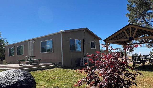 We are 35 min. From the entrance to KINGS CANYON & SEQUOIA NATIONAL PARK