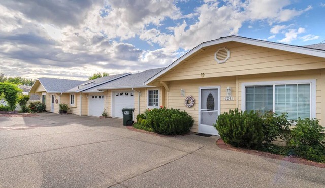 WE ARE A CHARMING DUPLEX/2 HOMES 4 BEDROOM 4 BATH/2 GARAGES +EV