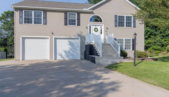 "WE ARE" Home! Welcome to your Happy Valley retreat!