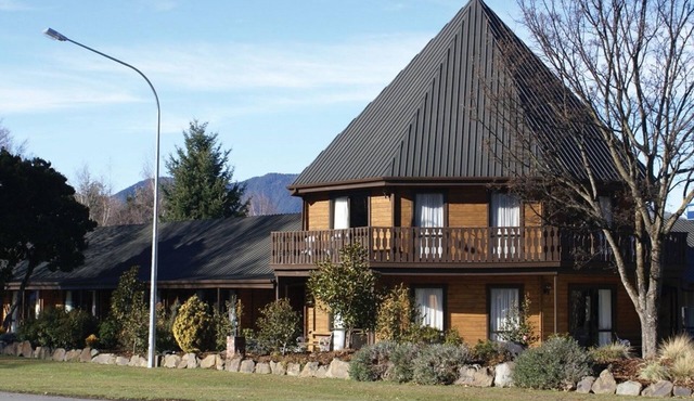 We are just about 3 minutes from city centre of Arthurs Pass