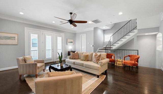 We Have Electricity! Luxury Home in The Heights! Pet Friendly, Sleeps 8