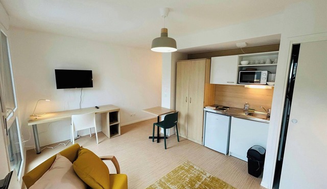 We Live In R - Suite 202