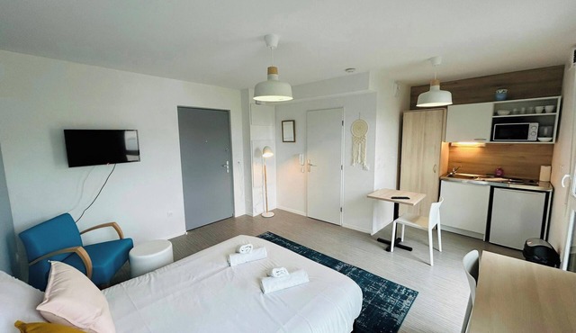 We Live In R - Suite 401