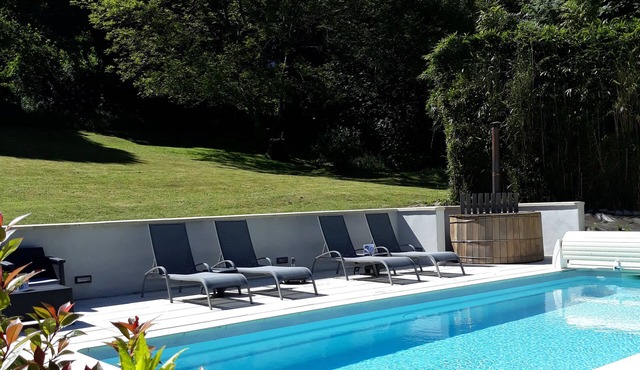 We, Nancy, Steve and Yarno, welcome you at our Bed and Breakfast.