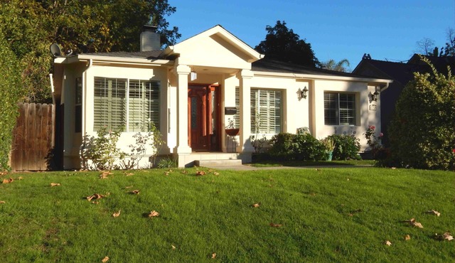 We require no menial chores or unreasonable fees! A charming LA cottage!