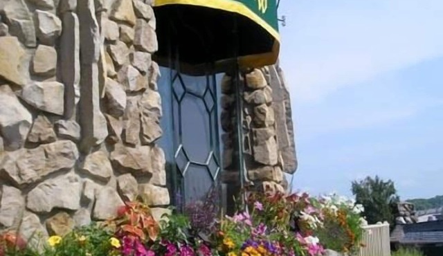 Weathervane Terrace Inn and Suites
