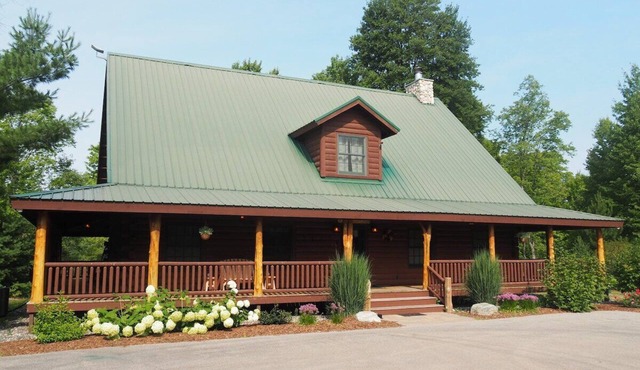 Weatherwood - Gorgeous Luxury Log Cabin with Spa, Sauna, & Games! 8 minutes from Crystal Mountain!