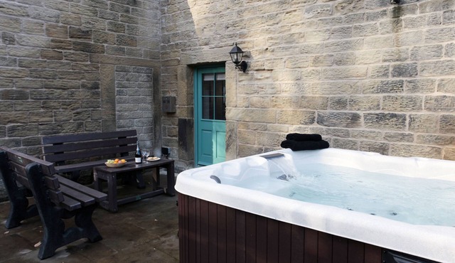 Weavers Cottage - sleeps 8 guests in 4 bedrooms