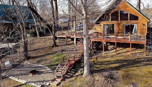 Weaver’s Trout House – Angler’s Dream with Private Dock on Little Red River