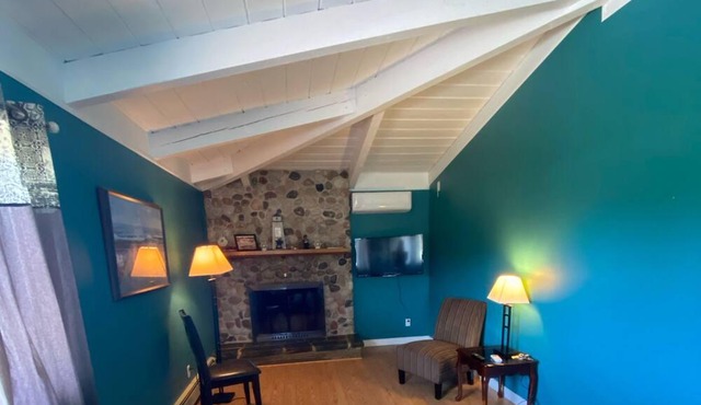 Webbers Loft located minutes from clam harbour beach