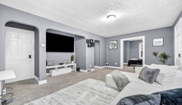 Weber Duplex House Lower Unit Near Highland Square