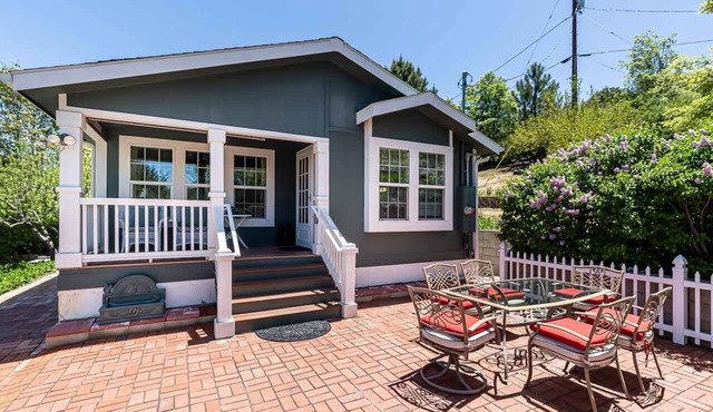 Weber's Woods Cabin- April Lilacs in bloom! Minutes from town!
