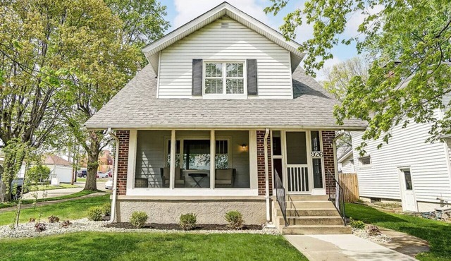 Webster Ave · Close to entertainment, shopping and restaurants