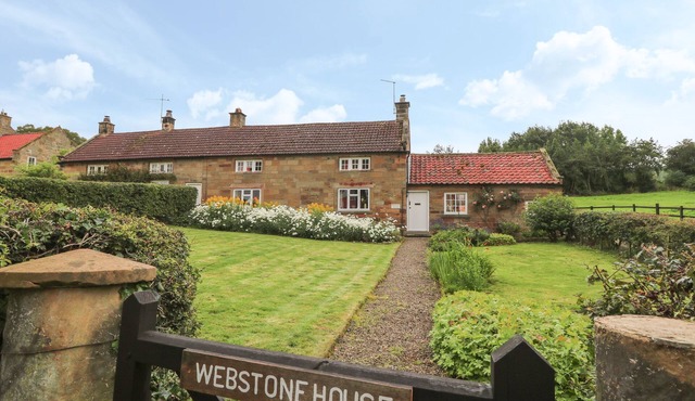 WEBSTONE HOUSE, pet friendly, with open fire in Osmotherley
