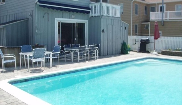 Wedding Grps/Families 7bdrs, 4 Baths, Large Pool, 2 Blocks from Beach
