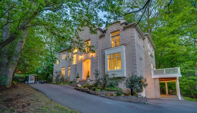 Wedding Venue - Maison D'artagnan on Pimmit Run - Great for Extended Stays