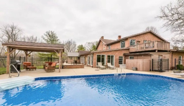 Weddings, events on 37 acres, pool, 4 wheeling, horses + more on the farm!