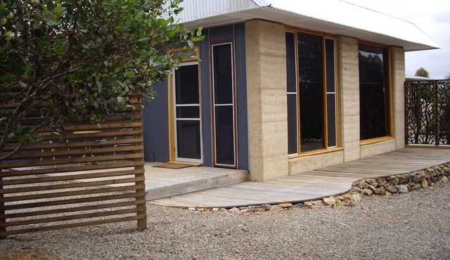 Wedgetaildown Accommodation - Into the Wild