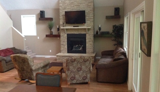 Week of July 4 available! 3 night min Aug 10-26 great for golf and wine trips!