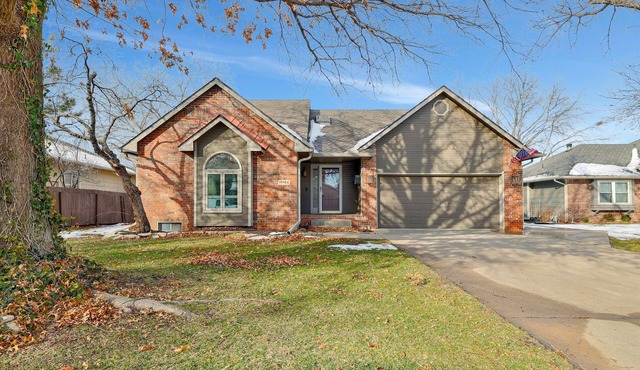 Weekend oasis, spacious, w/pool & game room